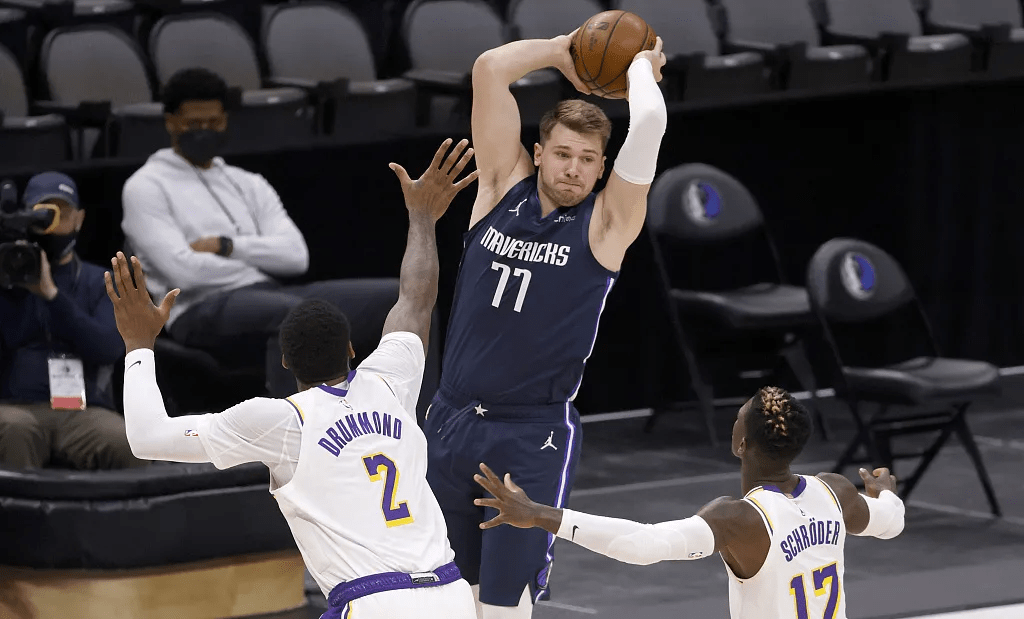 包含穆古鲁扎连续三场比赛得分超过伤愈复出赛后门兴格拉德巴赫止住颓势，洛杉矶湖人窗口期调整名单直接炸裂的词条